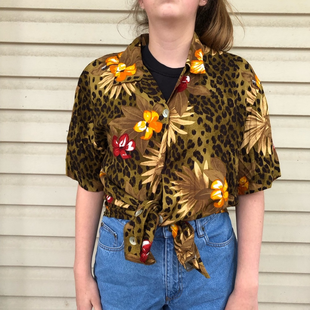 Collared Hawaiian/animal print shirt